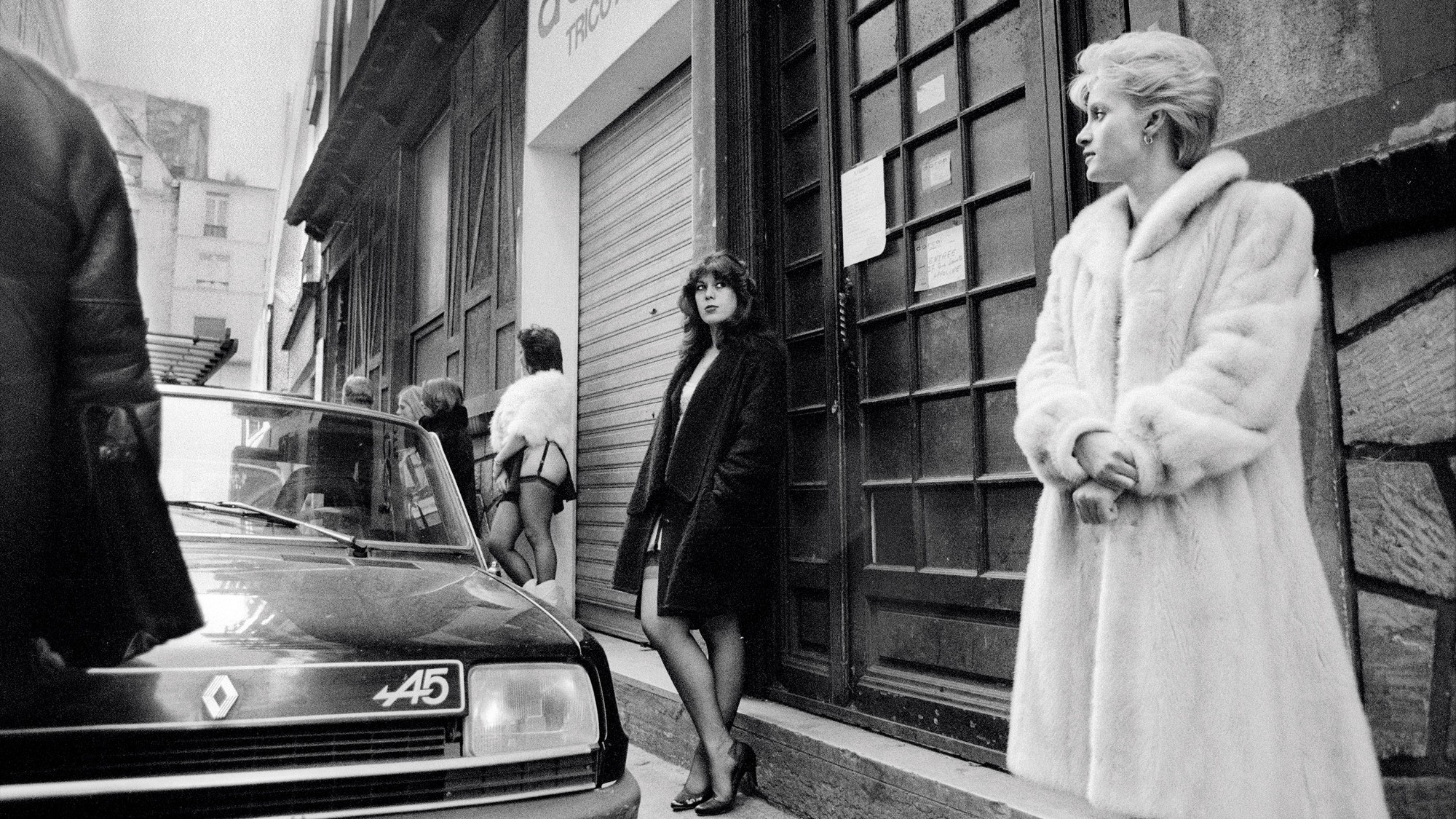 Parisian street walkers 