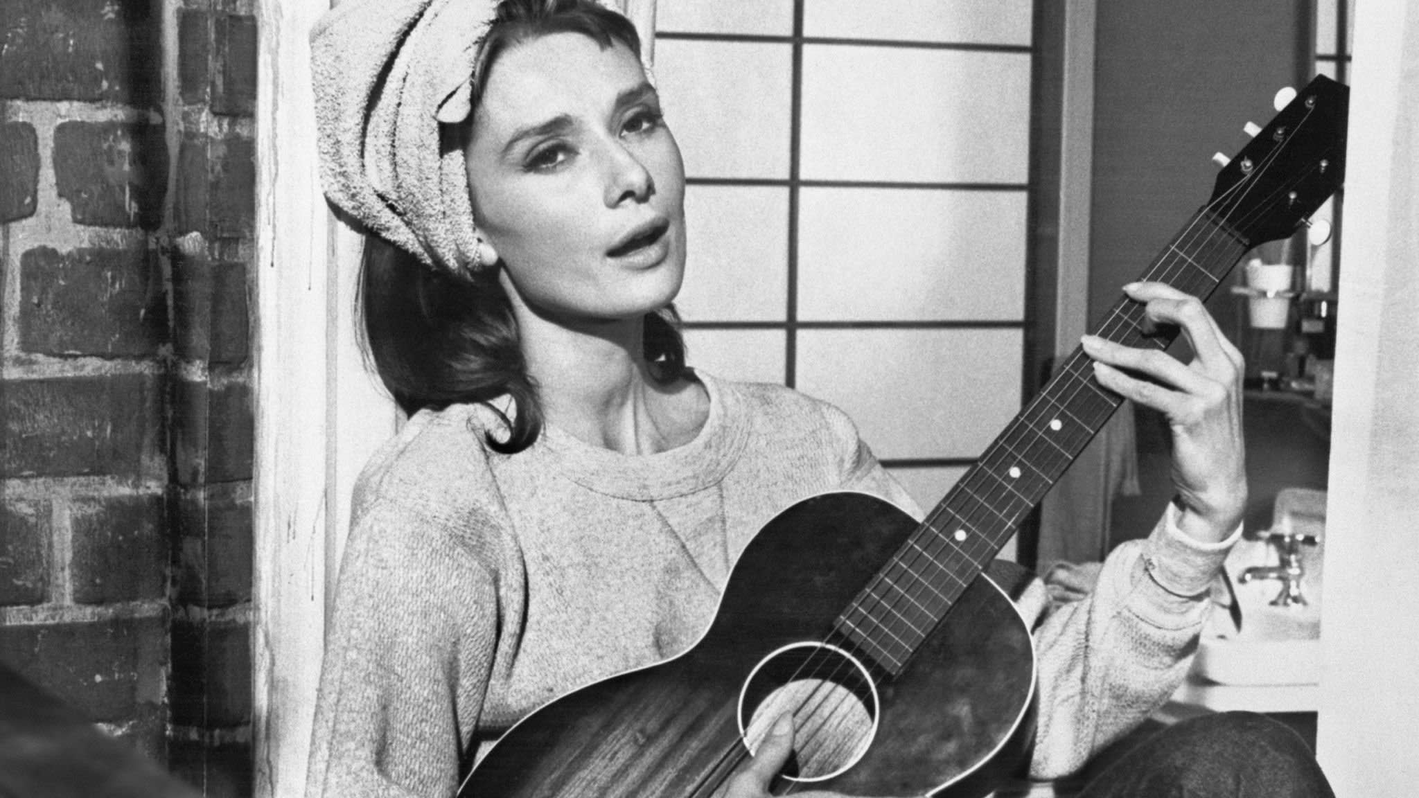 Audrey Hepburn singing Moon River in Breakfast at Tiffany's 