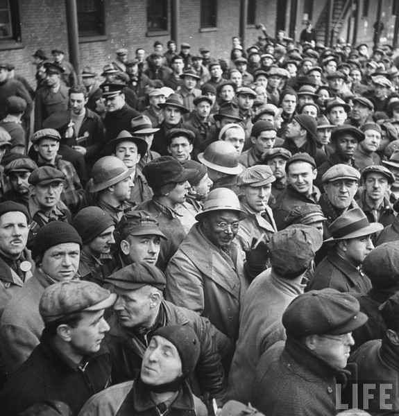 1940s workers in the Brooklyn Navy Yard.
